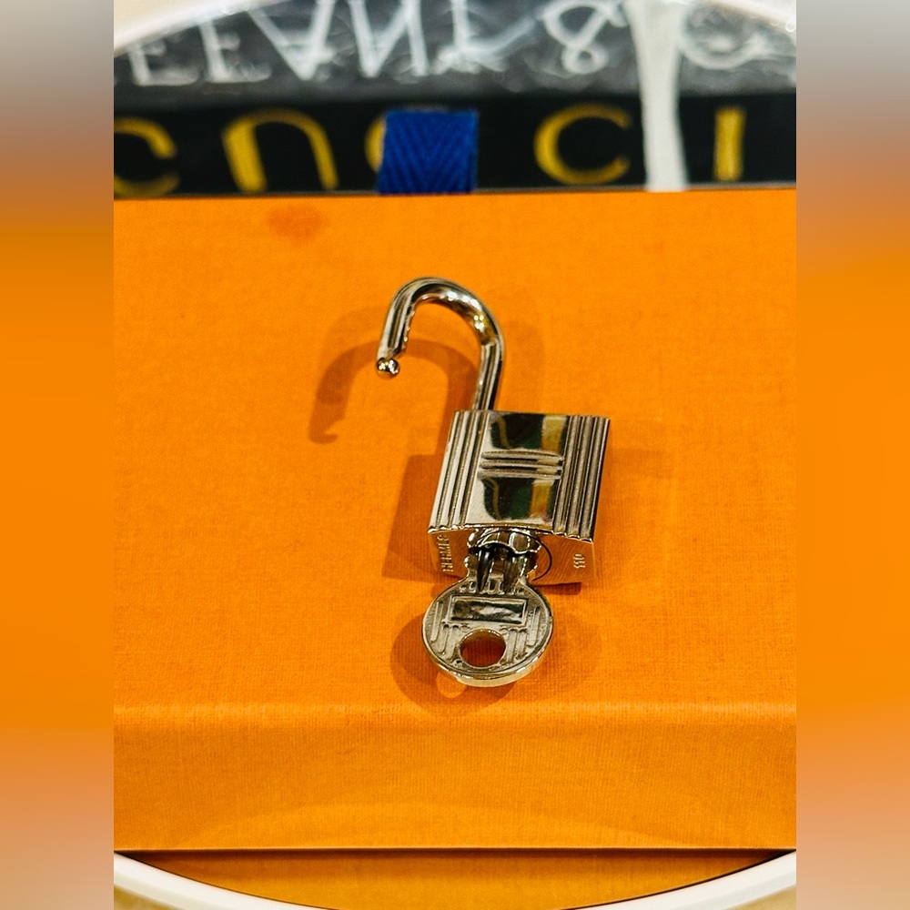 HERMES LOCK & KEY #110 RARE - Picture 3 of 9